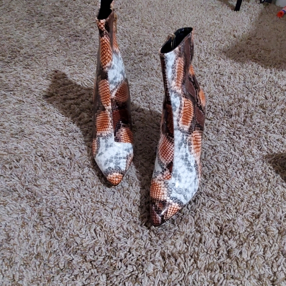 Mini Boots - Picture 7 of 8